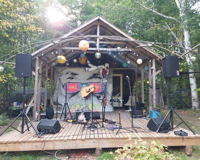Off-grid Forest frolicking! Great people, weather, and atmosphere 