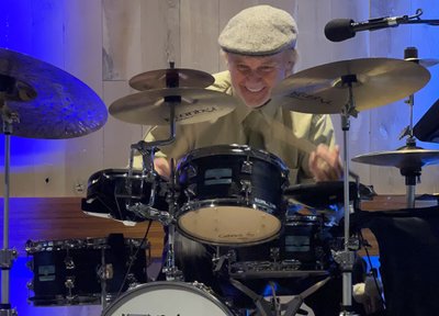 Everything's Cool Cafe' Kit with 10" x 14" Bass Drum