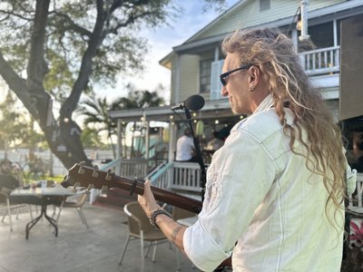 Acoustic Show Tampa Florida 



