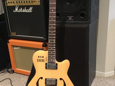 Godin Jazzmultic, custom wide neck and 2 humbuckers, midi, piezo, has it all