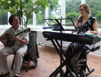 Yiamas Music  'Jeannie and Nick' photo