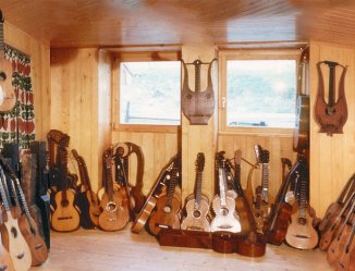 1980’s, after intense romantic guitar collecting, played them all. Roger Bruderlin