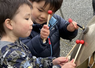 Another Road-Side Gadget Attraction aka Gadgets For Kids
