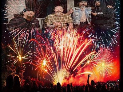 We are USA 🇺🇸 all the way & damn proud to be TEXAS ☆ STRONG. Happy 4th of July💥 Razor Nat