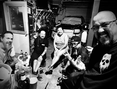 Sitting around the campfire 🔥 🥃🺠planning a few things… #pissingrazors #dirtythirty #onth