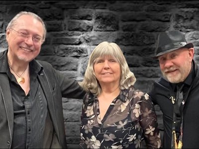 Uli Geissendoerfer: Piano, Dash Arnn Arteno: Vocals & Bob Lay: Sax