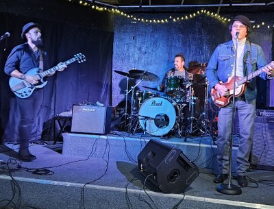 The Moondogs Band on stage at Green Parrot