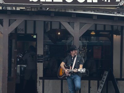 Jake Hutchins photo