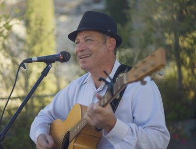 Oneg Shemesh Band photo