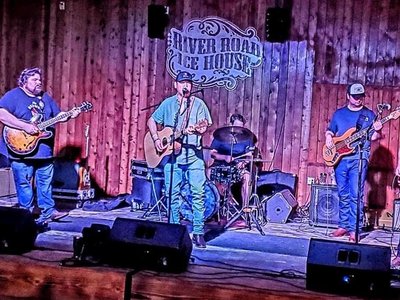 River Road Ice House - full band