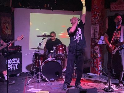 Social Spit photo