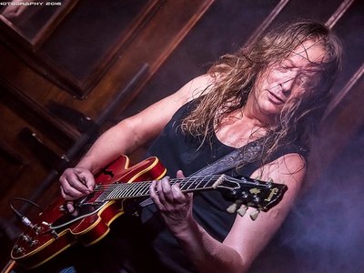Live in Holland.