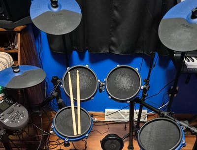 I know people despise electronic drums but I don't care. It makes recording a breeze!!!!