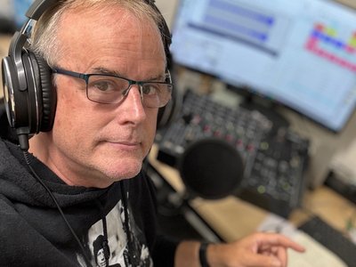 Presenting '1 Ear 2 Hear' Show on Royston Radio