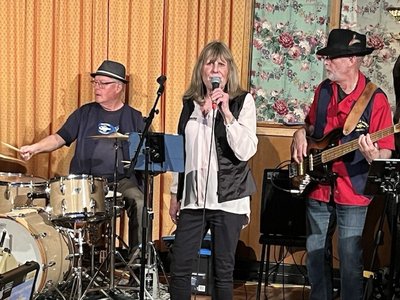 Gail and the band at Chars Landing 2025
