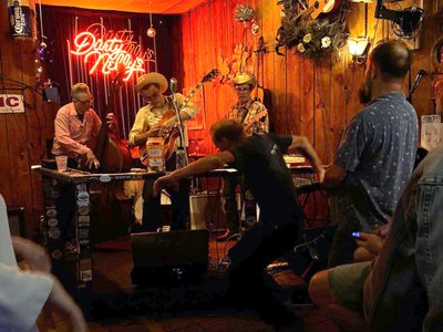 Raising a Ruckus at Dürty Nelly's, Charlottesville, VA