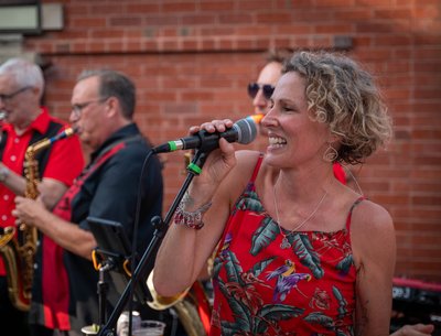 Lynda & the ZEROS photo