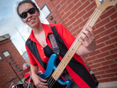 Lynda & the ZEROS photo