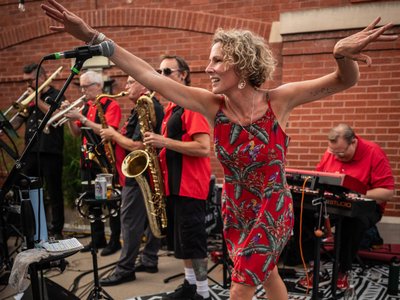 Lynda & the ZEROS photo