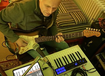 Playing Guitar thru Ipad