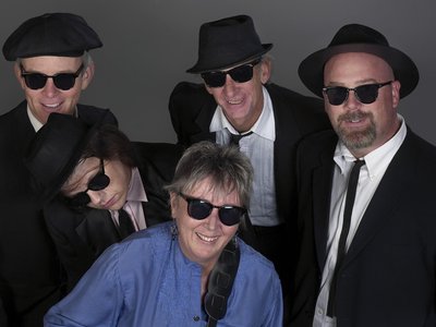 Laurie D and the Blues Babes
