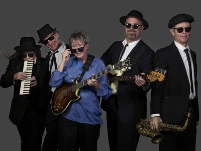 Laurie D and the Blues Babes