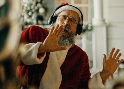 Santa Digs His Song, Too!
