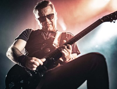 Kruno Barta on guitar