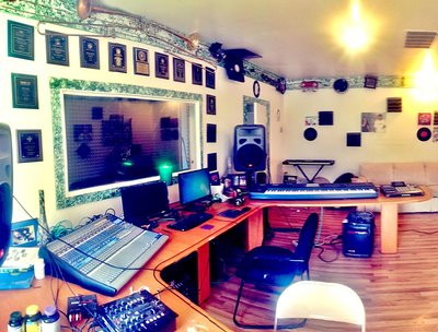 OneSixTwo Studios Back When It Was In L-Vill i liked the layout it was cool~