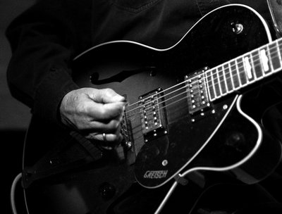 Six Strings and a Six-Pack photo