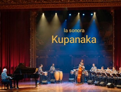 Kupanaka en el teatro