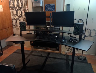 The new studio is getting closer, still more to do but I can see the finish line from here. 