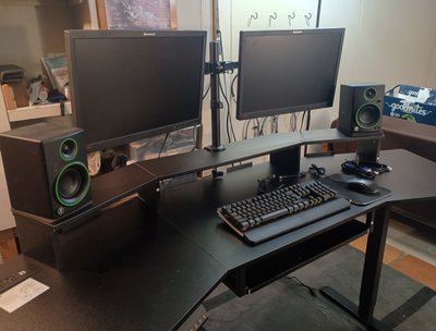 The new studio is getting closer, still more to do but I can see the finish line from here. 