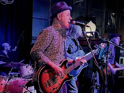 Conor Byrne Pub - Seattle, 6-6-26 {photo by Phil Burr}