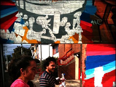 Mateo pintando el mural