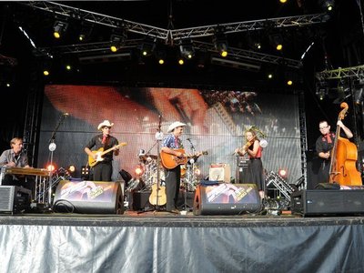 Lucky Tubb and The Modern Day Troubadours photo