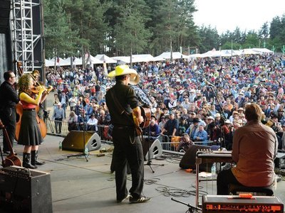 Lucky Tubb and The Modern Day Troubadours photo