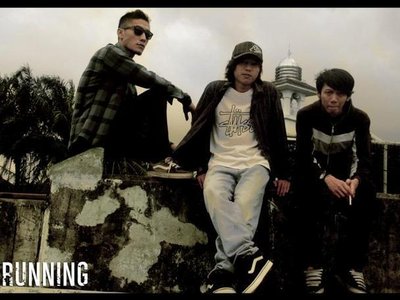 KEEP RUNNING photo