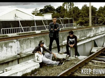KEEP RUNNING photo