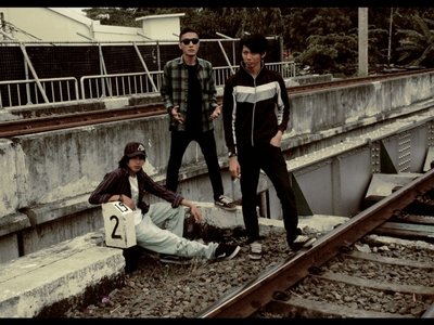 KEEP RUNNING photo