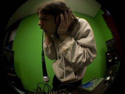 turn tha fones up