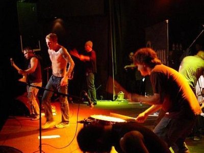 Joe and Gartdrumm hitting some skins with Atreyu