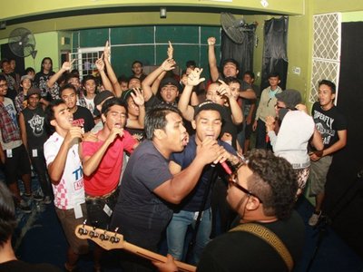 The power of PUNK crowd