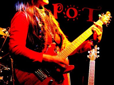 Anne-Marie Helder - vocals & guitars