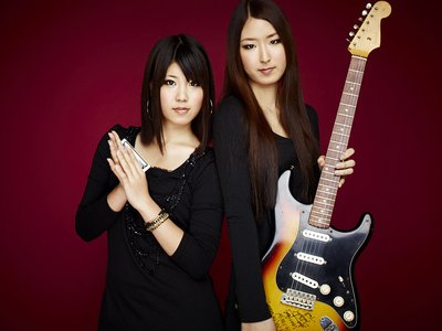 Momiji aged 19 years old, and Shoka aged 22 years old, we are the 'BLUES SISTERS from RESPECT'!