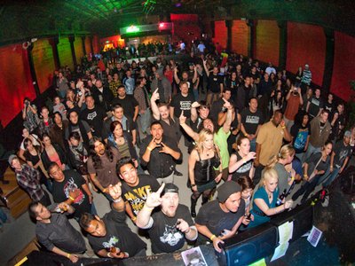 look at that crowd of DIMIDI-FANS!!