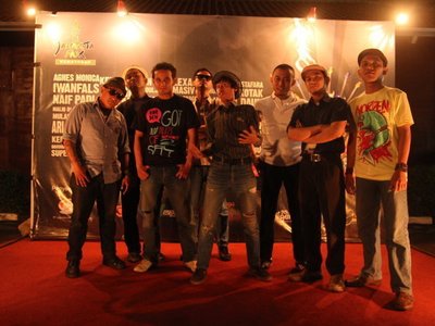 Monkey Boots photo