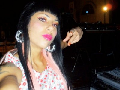 "doWN UNDER " 14/5-11 Rocking my pink contacts :P