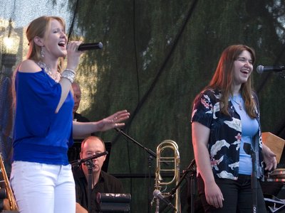 Nicole Lewis and Bridgette Lewis (no relation) on vocals for the SJO