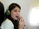Comiendo Snickers en el avion to England! jaja